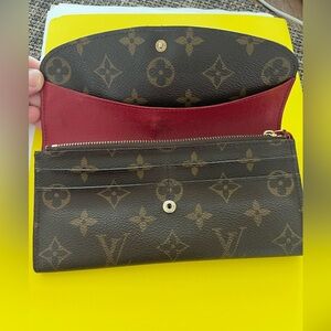 Authentic Louis Vuitton Monogram Sarah Wallet